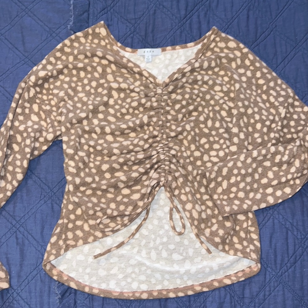 Super cute gaze shirt